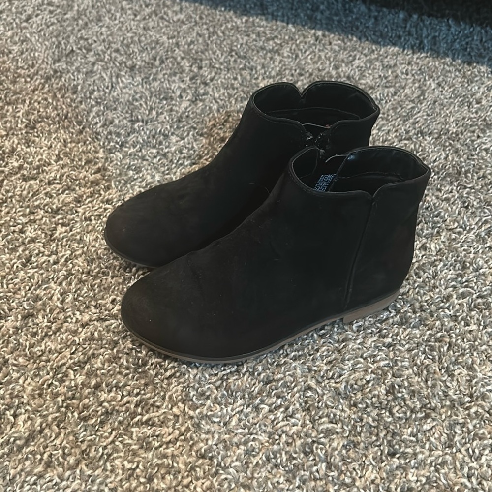 Cat and jack size 11 zip up ankle boots